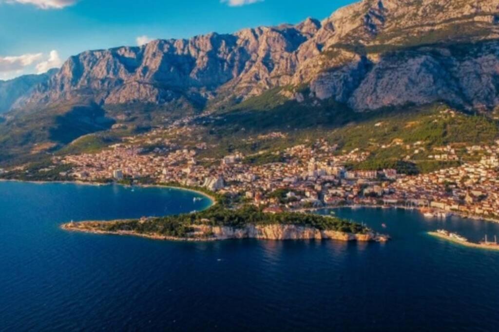 Hill, Cista Velika, Imotski Vila *